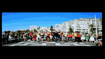 Aage Aage Dekhe Ja Tu Lyrics - Govinda | Tusshar Kapoor | Fardeen Khan | Ajay Jhingran | Antara Mitra