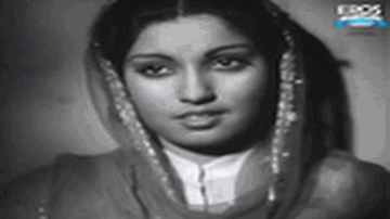 Aaine Mein Ek Chaand Si Soorat Lyrics - Leela Mishra | Munawar Sultana | Agha | Amirbai Karnataki | Surendra Nath