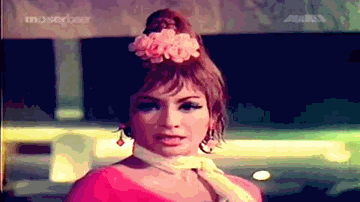 Aaj Ki Raat Koi Aane Ko Hai Lyrics - Rajendra Nath | Helen | Sanjeev Kumar | Asha Bhosle