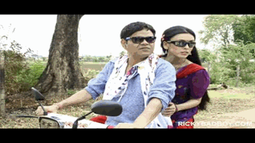 Aake Tere Kareeb Lyrics - Sanjay Mishra | Himani Shivpuri | Govind Namdeo | Javed Ali