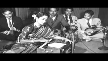 Aate Hain Mere Ghar Lyrics - Rekha | Madhubala | Sajjan | Mohantara Talpade