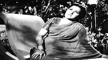 aavaaz de kahaaN hai duniyaa merii javaaN hai Lyrics - Suresh | Suraiyya | Suraiya | Noor Jehan | Surendra