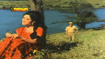 abhii kyaa sunoge sunaa to haNsoge Lyrics - Dharmendra | Ashok Kumar | Sharmila Tagore | Lata Mangeshkar