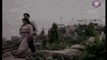Ae Mere Humkadam Lyrics - Helen | Rakhee | Biswajeet | Aarti Mukherji | Shailendra Singh