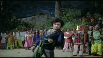 Are Fenk De Jam Ko Hatho Se Lyrics - Rekha | Sharat Saxena | Feroz Khan | Kishore Kumar | Mukesh Chand Mathur (Mukesh)