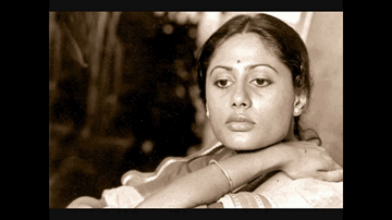 Arey Pathik Giridhari Lyrics - Farooq Sheikh | Nana Patekar | Smita Patil | Hira Devi Mishra