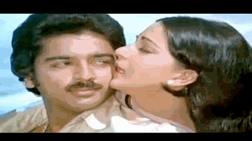 Attrah Baras Ki Baali Umariya Lyrics - Isha Koppikar | Gul Panag | Celina Jaitley | Suzanne D Mello