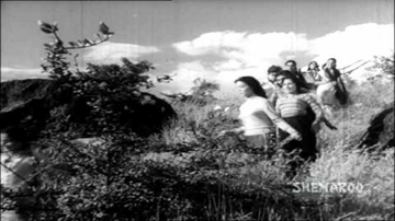 Bachpan O Bachpan Pyare Lyrics - Tanuja | Lalita Pawar | Jayant | Lata Mangeshkar