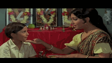Bada Natkhat Hai Re Krishan Kanhaiya Lyrics - Sharmila Tagore | Manmohan | Asit Sen | Lata Mangeshkar