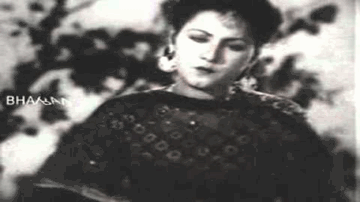 baiThii huuN terii yaad kaa le kar ke sahaaraa Lyrics - Nazir | Noor Jehan