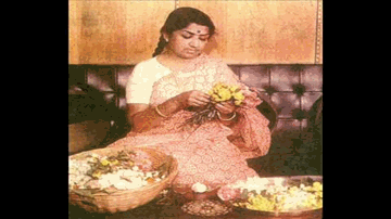 Chahat Ka Khazana Hai Lyrics - Kamini Kaushal | Cuckoo | Agha | Lata Mangeshkar