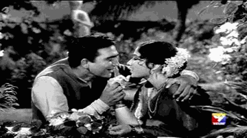 Chand Jane Kaha Kho Gaya Lyrics - Meena Kumari | Sunil Dutt | Lata Mangeshkar | Mohammed Rafi