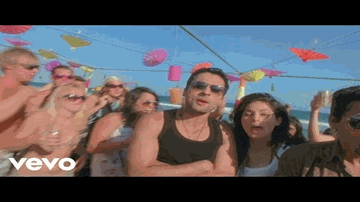 Char Baj Gaye Lyrics - Boman Irani | Jackky Bhagnani | Arshad Warsi | Hard Kaur