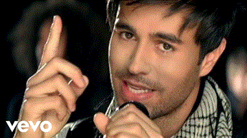 Cuando Me Enamoro Lyrics - Enrique Iglesias | English Song