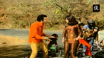 Cycle Pe Haseenon Ki Toli Lyrics - Manoj Kumar | Sadhana | Balraj Sahni | Asha Bhosle | Mohammed Rafi