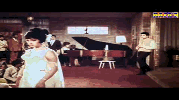 Deewano Se Ye Mat Poochho Lyrics - Pran | Kamini Kaushal | Manoj Kumar | Mukesh