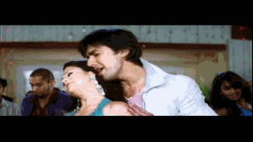 Dekha Tujhe Sau Martaba Lyrics - Rajpal Yadav | Neha Dhupia | Amrita Arora | K. K.