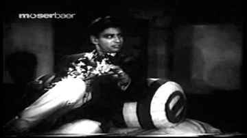 Dha Dina Tinak Tin Lyrics - Lalita Pawar | Manoj Kumar | I. S. Johar | Usha Mangeshkar