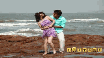 Dhadkanein Kehti Hai Lyrics - Mukesh Tiwari | Sanjay Narvekar | Manisha Kelkar | Abhijeet Sawant