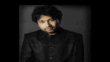 Dhoom Dhadaka, Koi Tere Aage Tik Paaye Na Lyrics - Hrishikesh Kamerkar | John Stewart