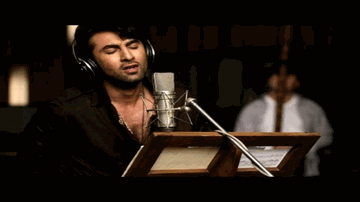 Ek Aur Do Idhar Dekho Lyrics - Gulshan Grover | Sanjay Dutt | Shatrughan Sinha | Amit Kumar | Sapna Mukherjee