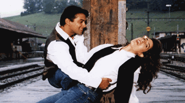 ek thaa dil paas mere kar diyaa vo naam tere Lyrics - Johny Lever | Salman | Namrata Shirodkar | Lata Mangeshkar | Kumar Sanu