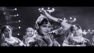 Gora Ho Chahe Kala Lyrics - Raaj Kumar | Mahipal | Anita Guha | Asha Bhosle