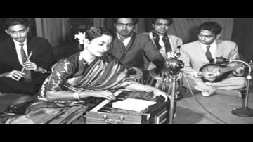 Hari Om Tatsat Lyrics - Nirupa Roy | Mahipal | S N Tripathi | Chitragupta Shrivastava | Geeta Ghosh Roy Chowdhuri (Geeta Dutt)