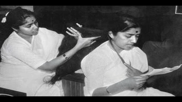 Hello Hello Gentlemen Lyrics - Rehana | Mukri | David | Lata Mangeshkar | Shamshad