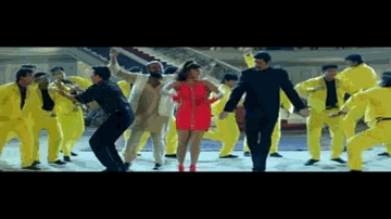 Iski Hoon Na Uski Hoon Lyrics - Johny Lever | Raza Murad | Deepti Bhatnagar | Sushma Shrestha (Poornima)