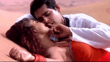 Kabhi Khamosh Baithogi Lyrics - Bipasha Basu | Dino Morea | Preeti Jhangiani | Babul Supriyo | Mahalakshmi Iyer