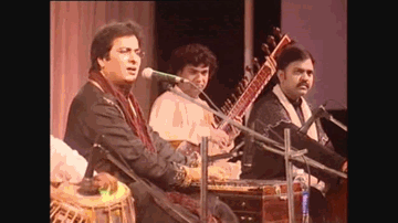 Kaise Sukoon Paoon Lyrics - Talat Aziz