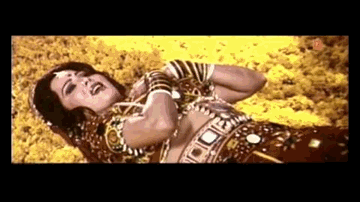 Kaisi Thi Wo Nazar Lyrics - Nirupa Roy | Sanjeev Kumar | Jagdeep | Lata Mangeshkar