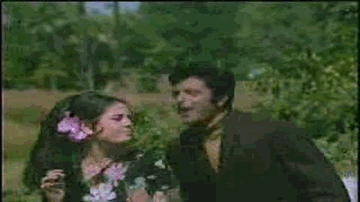 Kali Kali Saree Mein Lyrics - Mumtaz | Helen | Feroz Khan | Mahendra Kapoor | Mukri