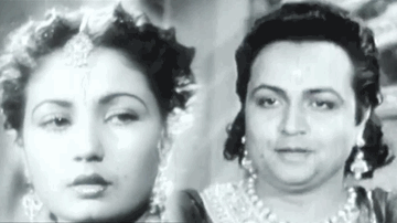 Karman Ki Gati Nyari Lyrics - Meena Kumari | Dalpat | Dinesh | Mahendra Kapoor