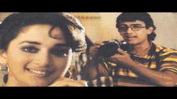 Khadi Raho Baith Jao Lyrics - Aamir Khan | Madhuri Dixit | Jainendra | Sadhana Sargam | Udit Narayan