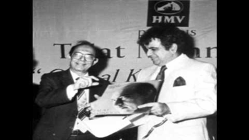 Kisko Khabar Thi Kisko Lyrics - Dilip Kumar | Vyjayanthimala | Suchitra Sen
Motilal | Talat Mahmood