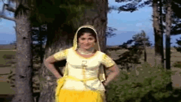 Koi Nahi Hai Phir Bhi Hai Mujhko Lyrics - Vikram | Waheeda Rehman | Mumtaz | Lata Mangeshkar
