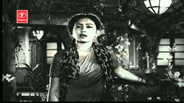 Kyu Ankhiya Bhar Aayi Lyrics - Randhir Kapoor | Ashok Kumar | Meena Kumari | Lata Mangeshkar