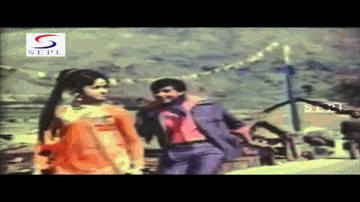 Ladki Chale Jab Sadkon Pe Lyrics - Simi Garewal | Rakesh Roshan | Kabir Bedi | Kishore Kumar