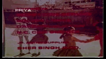 Lahoo Ka Rang Ek Hain Lyrics - Gulshan Grover | Govinda | Raj Kiran | Anu Malik | Shabbir Kumar