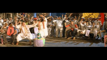 Lalu Mange Chumma Udhar Lyrics - Vijay Raaz | Rajendra Gupta | Deepti Naval | Twinkle Bajpai