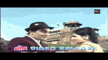 London Paris Ghoom Ke Dekhe, Dilbar Ek Se Ek Lyrics - Usha Timothy | Mukesh