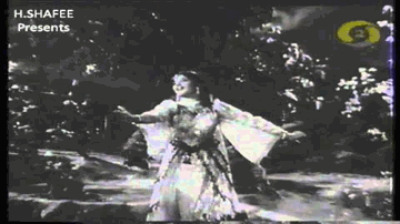 Mai Hu Mast Madaree Lyrics - Lata Mangeshkar | Mukesh