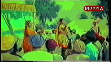 Mai Tere Desh Ki Ladki Lyrics - Shashi Kapoor | Padma Khanna | Sapru | Asha Bhosle | Usha Mangeshkar