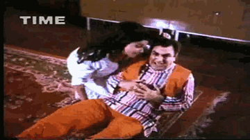Mai To Pani Piya Tha Lyrics - Rekha | Dharmendra | Murad | Asha Bhosle