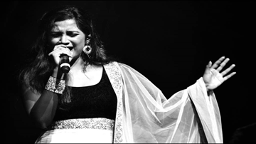 Masnad Luti Jo Shahe Falak Lyrics - Dalip Tahil | Imran Abbas | Pernia Qureshi | Shreya Ghoshal