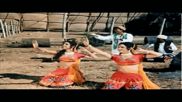 mehngaaii maar gaii, mehngaaii maar gaii Lyrics - Amitabh Bachchan | Manoj Kumar | Shashi Kapoor | Lata Mangeshkar | Mukesh