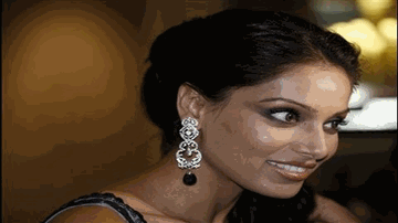 Mere Nall Lyrics - Ajay Devgan | Bipasha Basu | Abhishek Bachchan | Hema Sardesai | Shaan