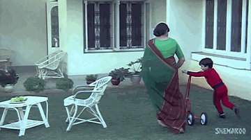 Meri Achhi Achhi Maa Lyrics - Dharmendra | Ajit | Reena Roy | Anand Bakshi